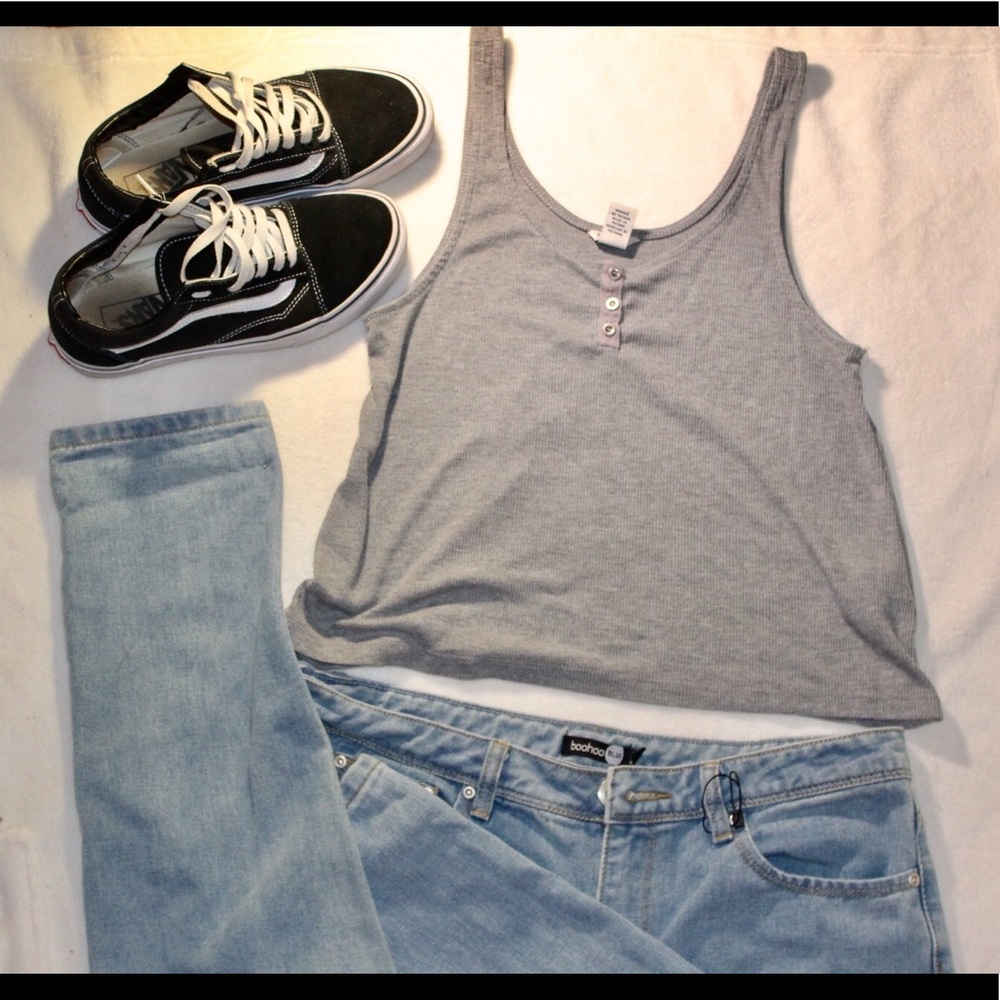 gray crop top